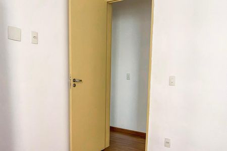 Quarto 1 de apartamento para alugar com 2 quartos, 42m² em Vila Pirajussara, São Paulo