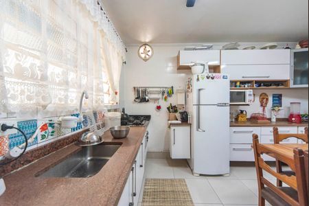 Casa à venda com 153m², 3 quartos e 2 vagas Casa à venda com 153m², 3 quartos e 2 vagasCozinha