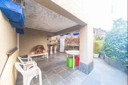 Casa à venda com 153m², 3 quartos e 2 vagas Casa à venda com 153m², 3 quartos e 2 vagasQuintal e Churrasqueira