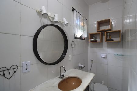 Casa para alugar com 120m², 2 quartos e 2 vagasBanheiro da suíte