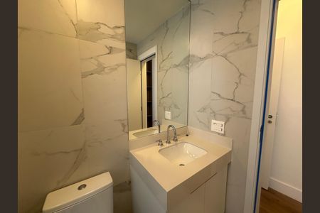 Apartamento para alugar com 245m², 4 quartos e 4 vagas Apartamento para alugar com 245m², 4 quartos e 4 vagasBanheiro da Suíte 3