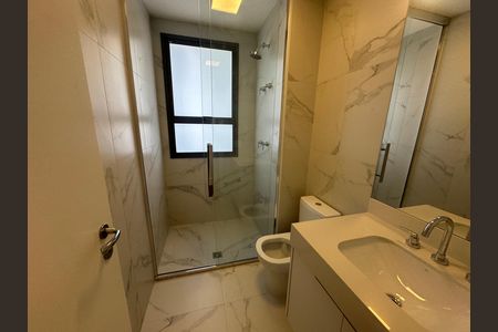 Apartamento para alugar com 245m², 4 quartos e 4 vagas Apartamento para alugar com 245m², 4 quartos e 4 vagasBanheiro da Suíte 3
