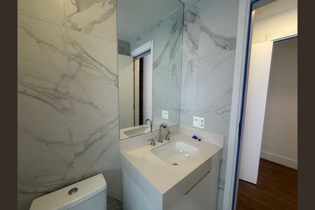 Apartamento para alugar com 245m², 4 quartos e 4 vagas Apartamento para alugar com 245m², 4 quartos e 4 vagasBanheiro da Suíte 2