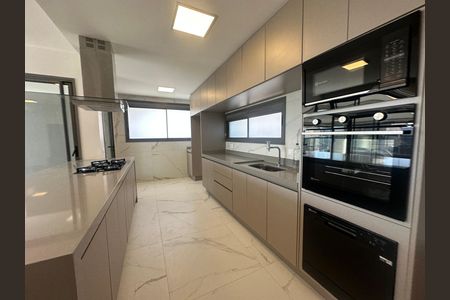 Apartamento para alugar com 245m², 4 quartos e 4 vagas Apartamento para alugar com 245m², 4 quartos e 4 vagasCozinha