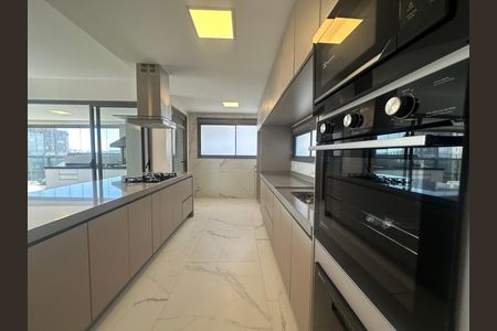 Apartamento para alugar com 245m², 4 quartos e 4 vagas Apartamento para alugar com 245m², 4 quartos e 4 vagasCozinha