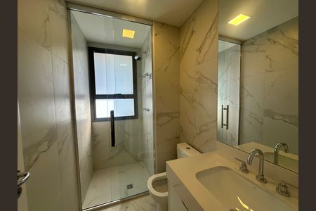 Apartamento para alugar com 245m², 4 quartos e 4 vagas Apartamento para alugar com 245m², 4 quartos e 4 vagasBanheiro da Suíte 2
