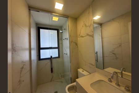 Apartamento para alugar com 245m², 4 quartos e 4 vagas Apartamento para alugar com 245m², 4 quartos e 4 vagasBanheiro 2 da Suíte 1