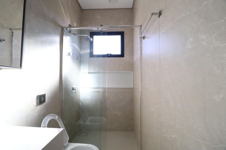 Casa de condomínio para alugar com 400m², 4 quartos e 6 vagasBanheiro do Quarto 4