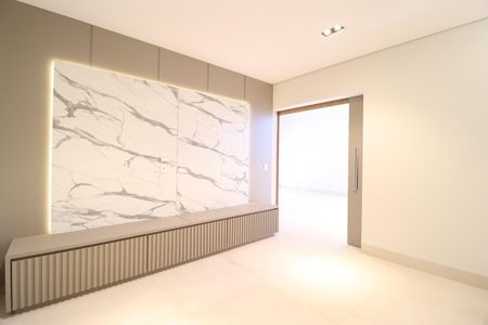 Sala de TV de casa de condomínio para alugar com 4 quartos, 400m² em Jardim das Palmeiras, Uberlândia