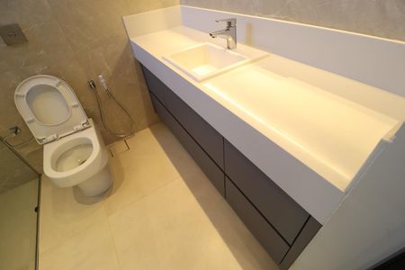 Casa de condomínio para alugar com 400m², 4 quartos e 6 vagasBanheiro do Quarto 3