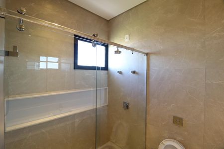 Casa de condomínio para alugar com 400m², 4 quartos e 6 vagasBanheiro do Quarto 3