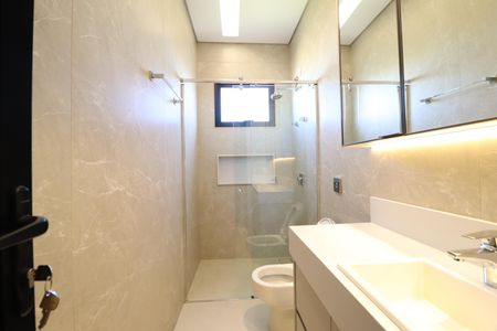 Casa de condomínio para alugar com 400m², 4 quartos e 6 vagasBanheiro do Quarto 2