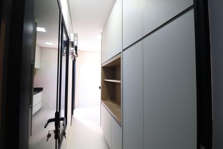 Casa de condomínio para alugar com 400m², 4 quartos e 6 vagasÁrea de Serviço