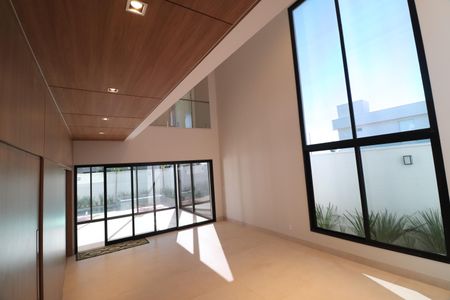 Casa de condomínio para alugar com 400m², 4 quartos e 6 vagasSala