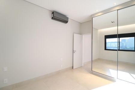 Casa de condomínio para alugar com 400m², 4 quartos e 6 vagasQuarto 4 - Suíte