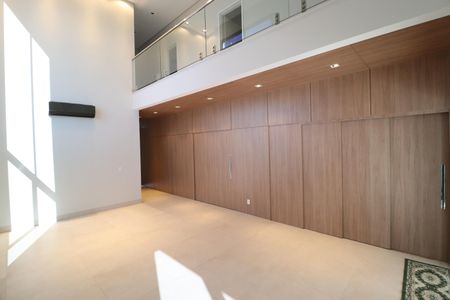 Casa de condomínio para alugar com 400m², 4 quartos e 6 vagasSala