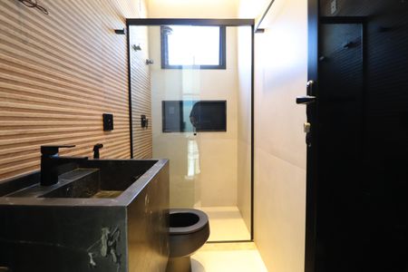 Casa de condomínio para alugar com 400m², 4 quartos e 6 vagasBanheiro da Varanda