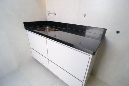 Casa de condomínio para alugar com 400m², 4 quartos e 6 vagasÁrea de Serviço