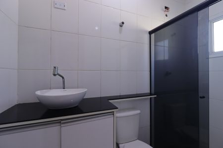 Apartamento à venda com 108m², 2 quartos e 2 vagasBanheiro da suíte