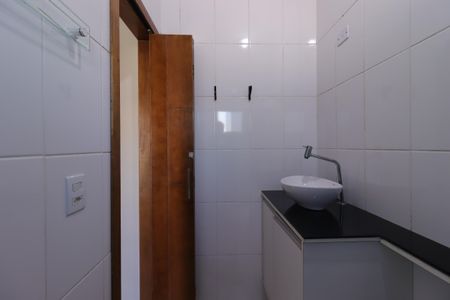 Apartamento à venda com 108m², 2 quartos e 2 vagasBanheiro da suíte