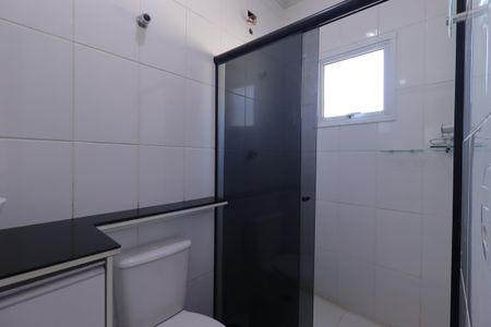 Apartamento à venda com 108m², 2 quartos e 2 vagasBanheiro da suíte