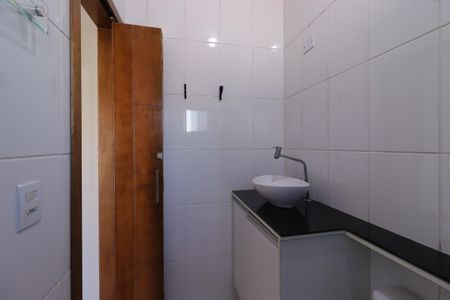 Apartamento à venda com 108m², 2 quartos e 2 vagasBanheiro da suíte