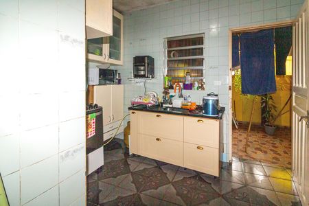 Casa à venda com 64m², 4 quartos e sem vaga Casa à venda com 64m², 4 quartos e sem vagaCozinha