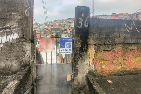Fachada com Plaquinha Instalada de casa à venda com 4 quartos, 64m² em Parque Grajau, São Paulo