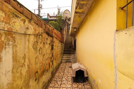 Casa à venda com 64m², 4 quartos e sem vaga Casa à venda com 64m², 4 quartos e sem vagaCorredor