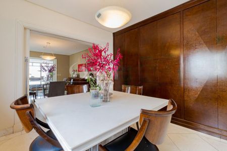 Apartamento à venda com 303m², 3 quartos e 3 vagas