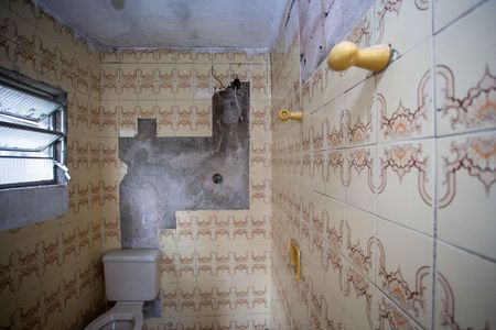 Casa à venda com 120m², 6 quartos e 2 vagasBanheiro Casa 1