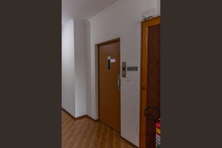Apartamento para alugar com 108m², 3 quartos e 2 vagas Apartamento para alugar com 108m², 3 quartos e 2 vagasÁrea Comum-Hall do andar