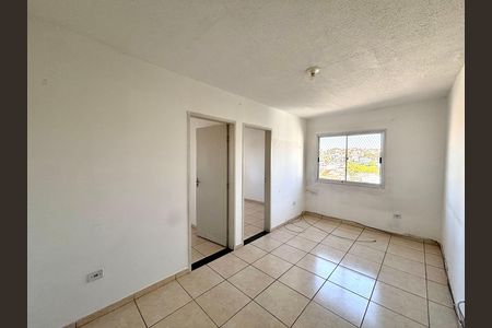 Sala de apartamento para alugar com 2 quartos, 48m² em Jardim Fanganiello, Ferraz de Vasconcelos