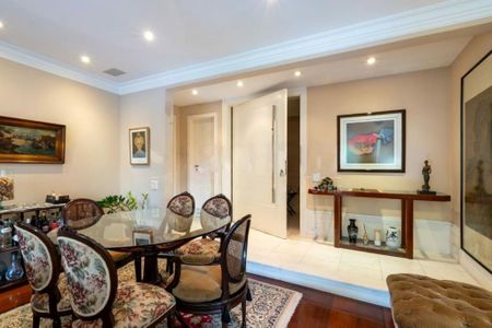 Apartamento à venda com 210m², 4 quartos e 5 vagas