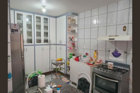 Casa à venda com 4 quartos, 190m² em Jardim Teresa, São Paulo
