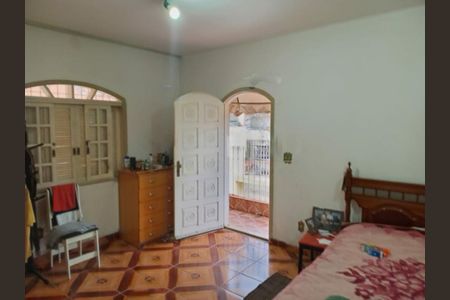 Casa à venda com 4 quartos, 190m² em Jardim Teresa, São Paulo