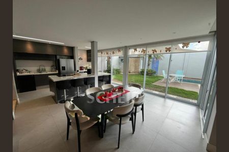 Casa à venda com 3 quartos, 180m² em Jardim Santa Helena, São Paulo