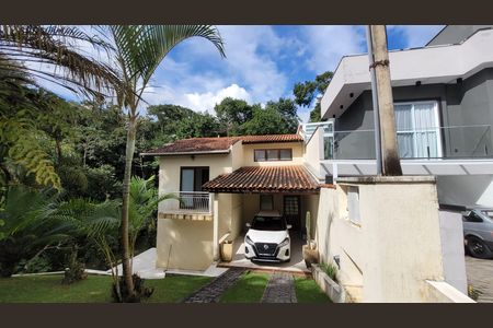 Casa de condomínio para alugar com 145m², 3 quartos e 2 vagas