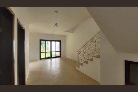 Sala de casa de condomínio para alugar com 3 quartos, 145m² em Jardim Odete, Itaquaquecetuba