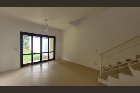 Sala de casa de condomínio para alugar com 3 quartos, 145m² em Jardim Odete, Itaquaquecetuba