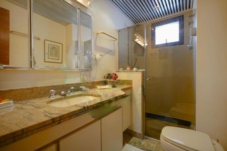 Apartamento à venda com 244m², 4 quartos e 3 vagas