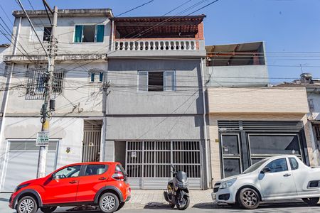 Casa à venda com 150m², 2 quartos e 2 vagas Casa à venda com 150m², 2 quartos e 2 vagasFachada