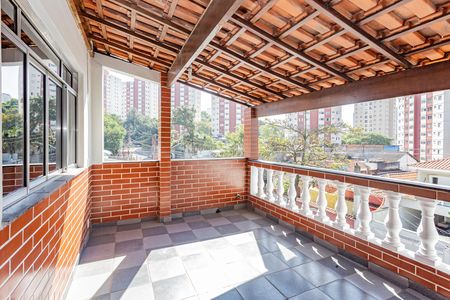 Casa à venda com 150m², 2 quartos e 2 vagas Casa à venda com 150m², 2 quartos e 2 vagasVaranda