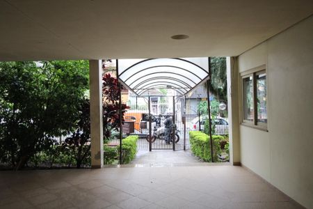 Apartamento à venda com 96m², 2 quartos e 2 vagasHall social