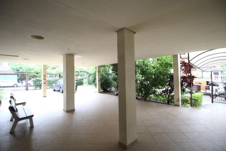 Apartamento à venda com 96m², 2 quartos e 2 vagasHall social