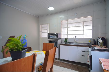 Casa à venda com 100m², 3 quartos e 2 vagasCozinha