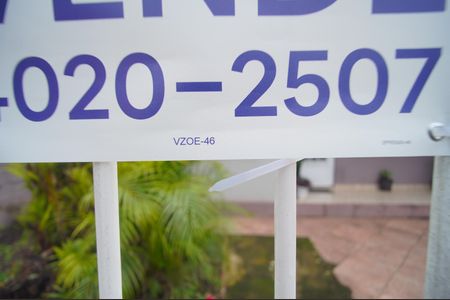 Casa à venda com 100m², 3 quartos e 2 vagasVZOE-46