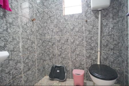 Casa à venda com 100m², 3 quartos e 2 vagasBanheiro 2