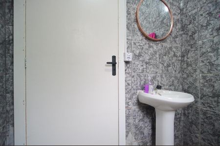 Casa à venda com 100m², 3 quartos e 2 vagasBanheiro 2