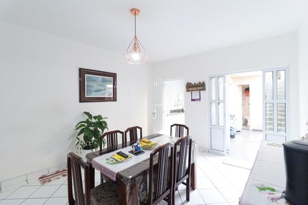 Casa à venda com 220m², 3 quartos e 2 vagas